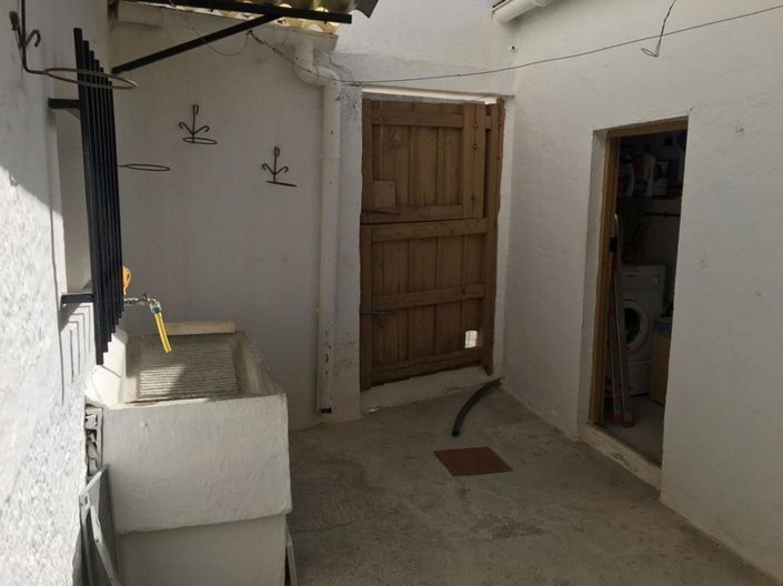 Image No.22-4 Bed House for sale