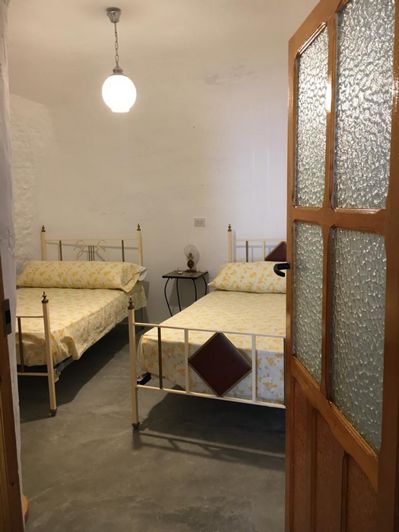 Image No.6-4 Bed House for sale