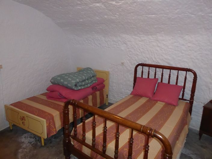 Image No.9-4 Bed House for sale