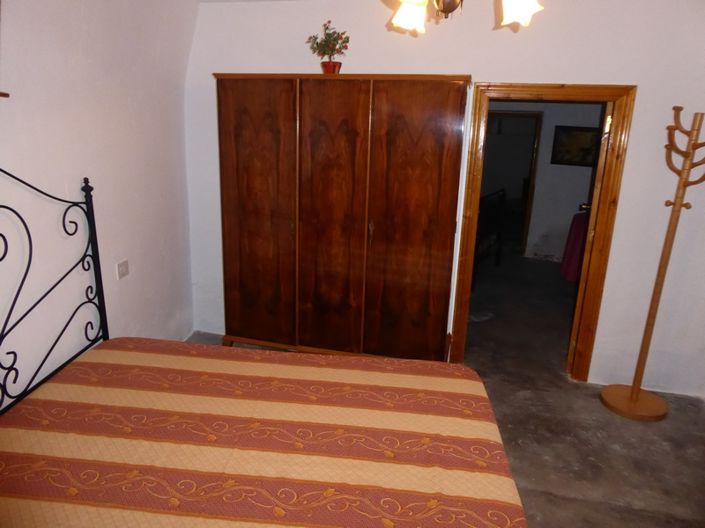 Image No.10-4 Bed House for sale