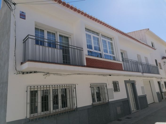 Image No.2-6 Bed Property for sale