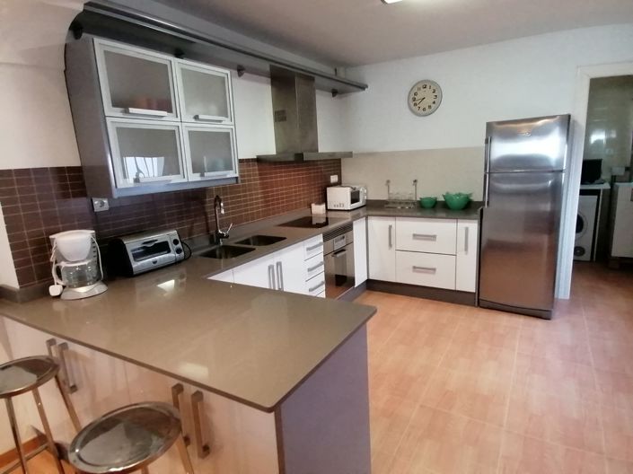 Image No.12-6 Bed Property for sale