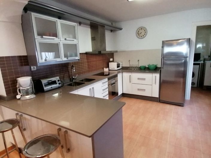 Image No.12-6 Bed Property for sale