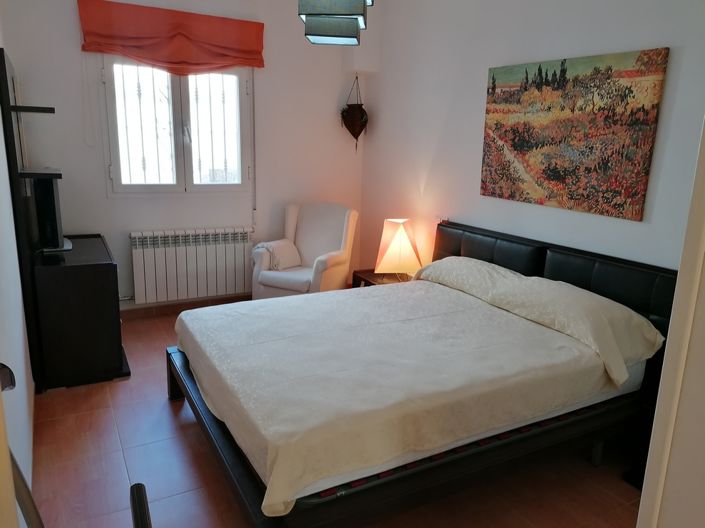 Image No.17-6 Bed Property for sale