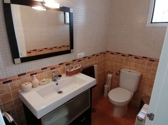 Image No.20-6 Bed Property for sale