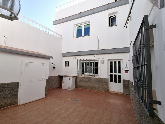 Image No.3-6 Bed Property for sale