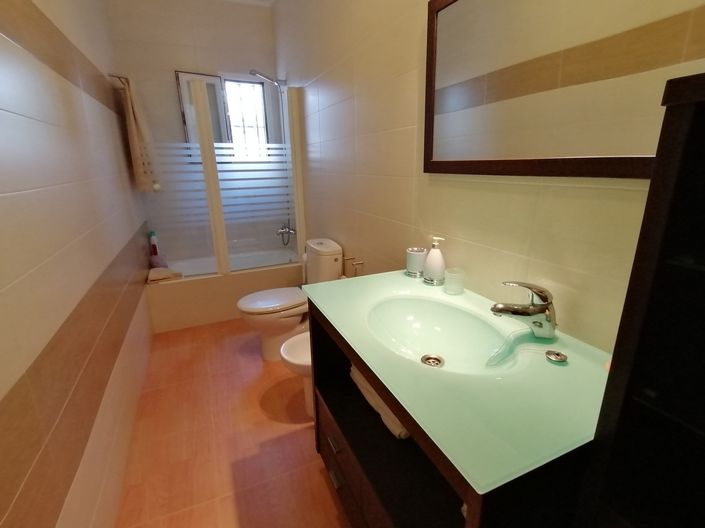 Image No.21-6 Bed Property for sale