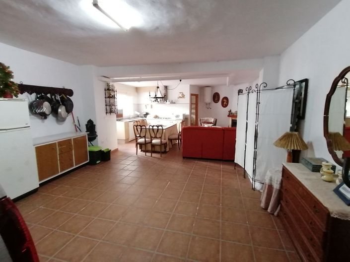 Image No.22-6 Bed Property for sale