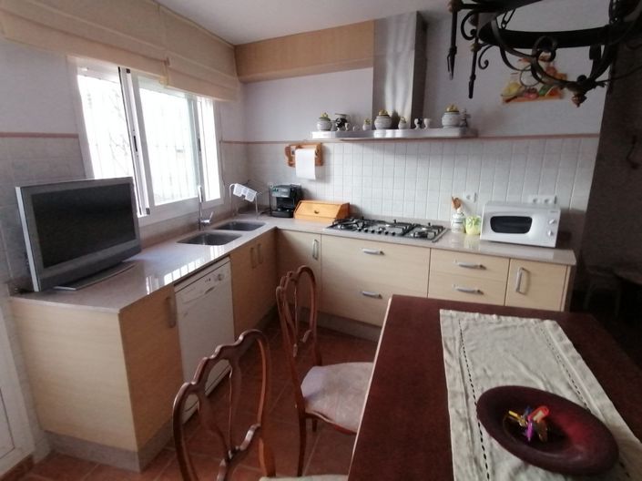 Image No.24-6 Bed Property for sale