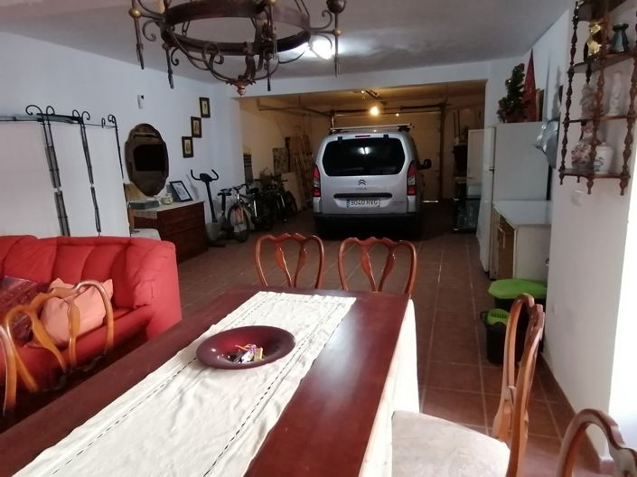 Image No.26-6 Bed Property for sale