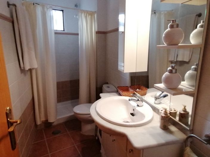 Image No.27-6 Bed Property for sale