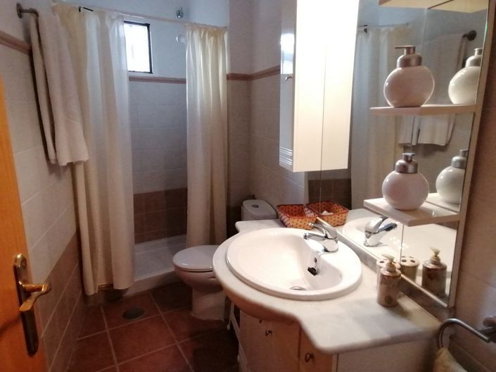 Image No.27-6 Bed Property for sale