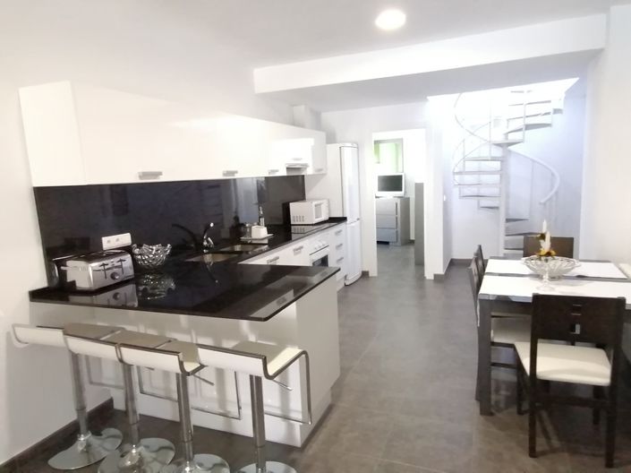 Image No.31-6 Bed Property for sale