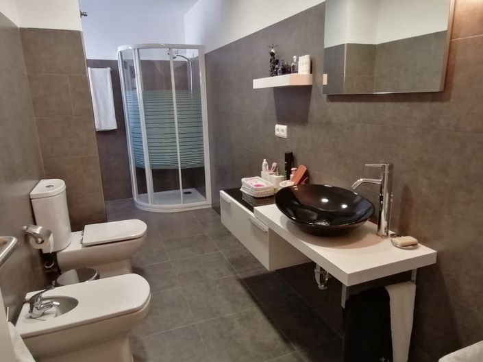 Image No.36-6 Bed Property for sale