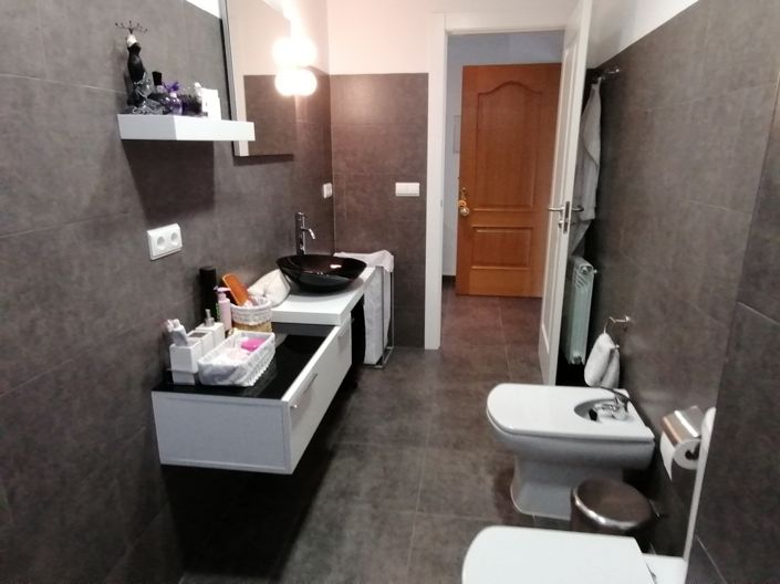 Image No.38-6 Bed Property for sale