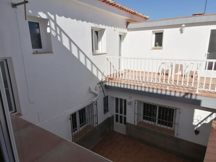 Image No.40-6 Bed Property for sale