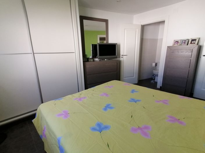 Image No.41-6 Bed Property for sale