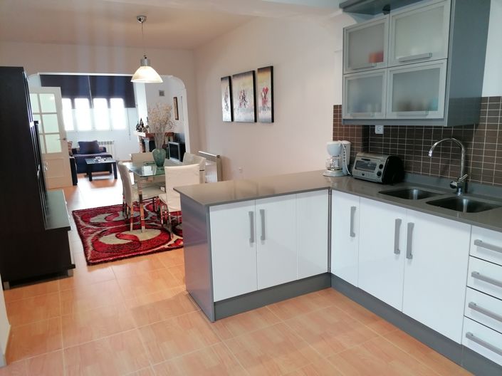 Image No.6-6 Bed Property for sale