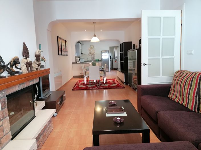 Image No.8-6 Bed Property for sale