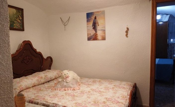 Image No.26-3 Bed House for sale