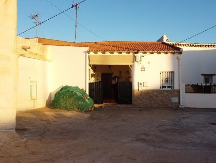 Image No.41-3 Bed House for sale