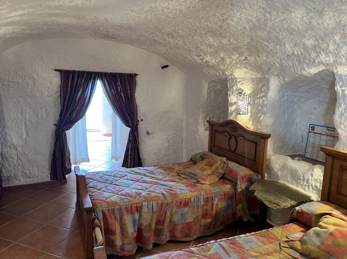 Image No.14-3 Bed House for sale