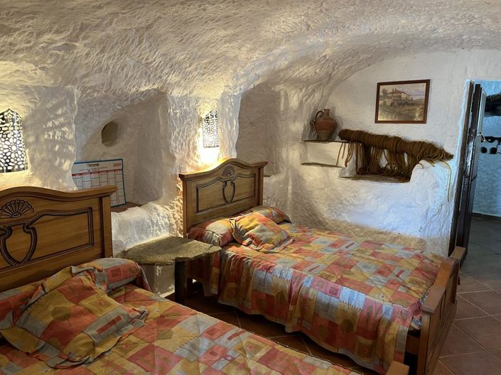 Image No.14-3 Bed House for sale
