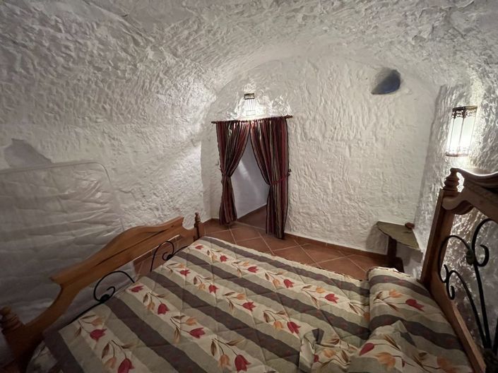 Image No.20-3 Bed House for sale