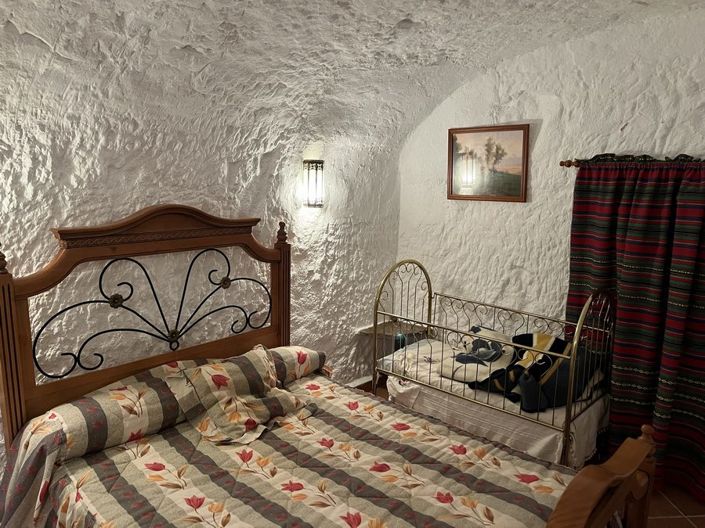 Image No.21-3 Bed House for sale