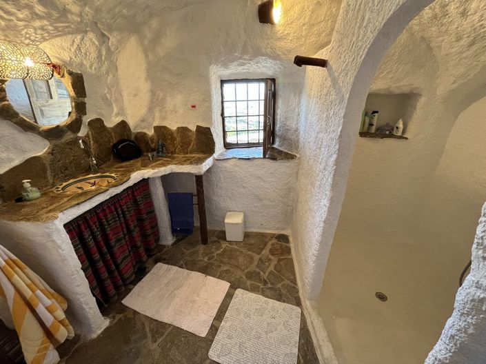 Image No.24-3 Bed House for sale