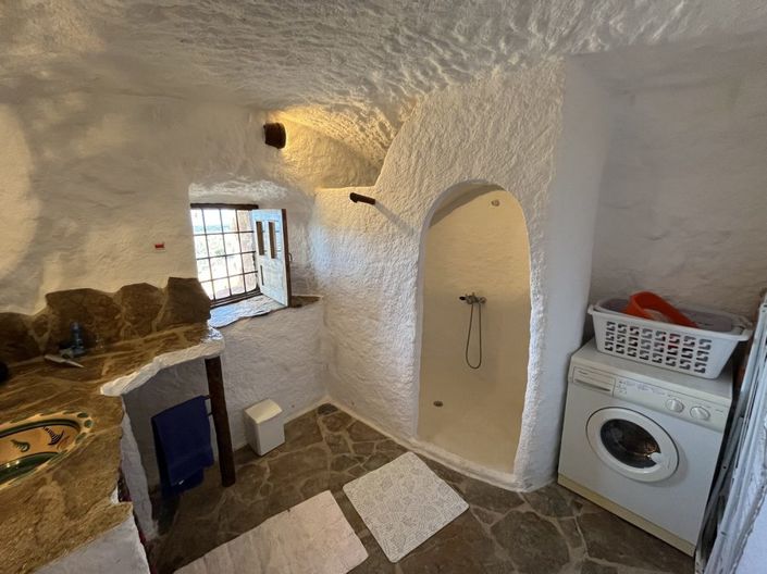Image No.26-3 Bed House for sale