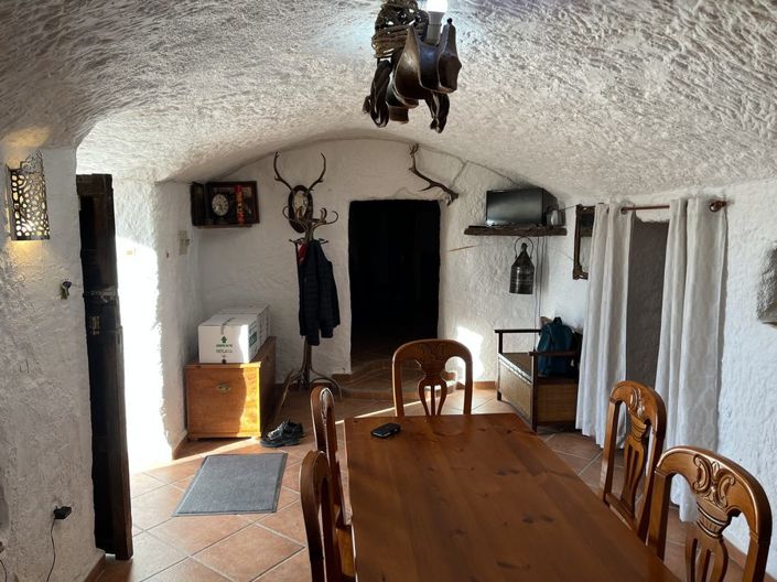 Image No.8-3 Bed House for sale