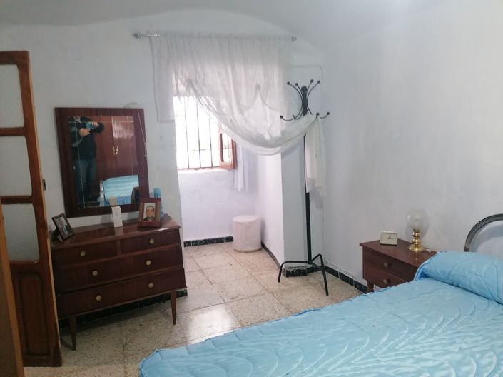 Image No.13-4 Bed House for sale