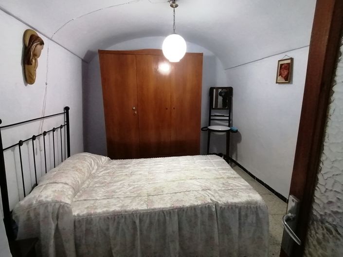 Image No.14-4 Bed House for sale