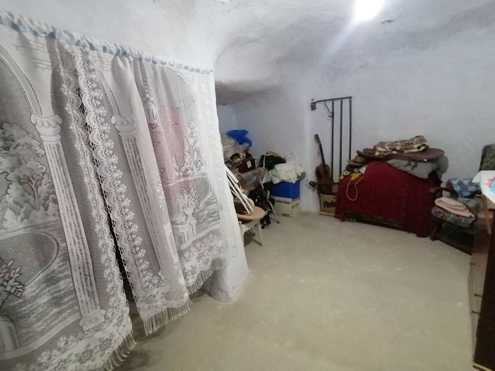 Image No.16-4 Bed House for sale