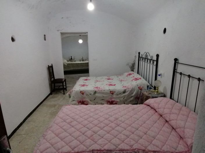 Image No.19-4 Bed Property for sale