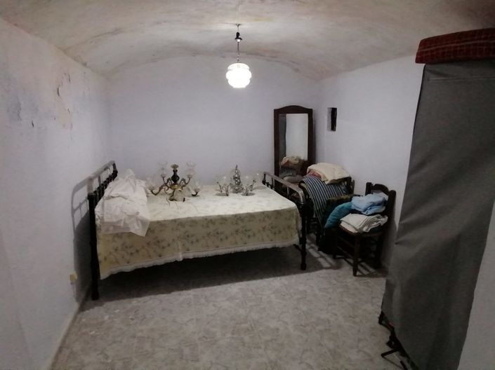 Image No.20-4 Bed Property for sale
