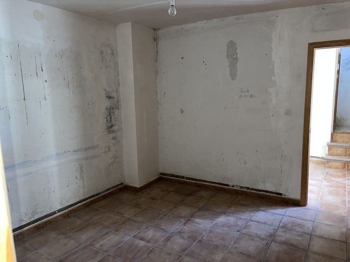 Image No.23-3 Bed Property for sale