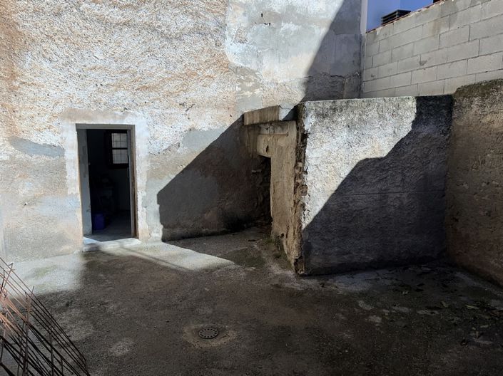 Image No.10-3 Bed Property for sale