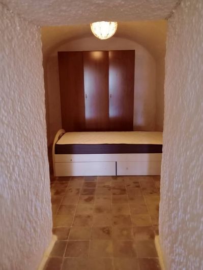 Image No.25-7 Bed Property for sale