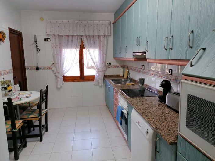 Image No.11-8 Bed Property for sale