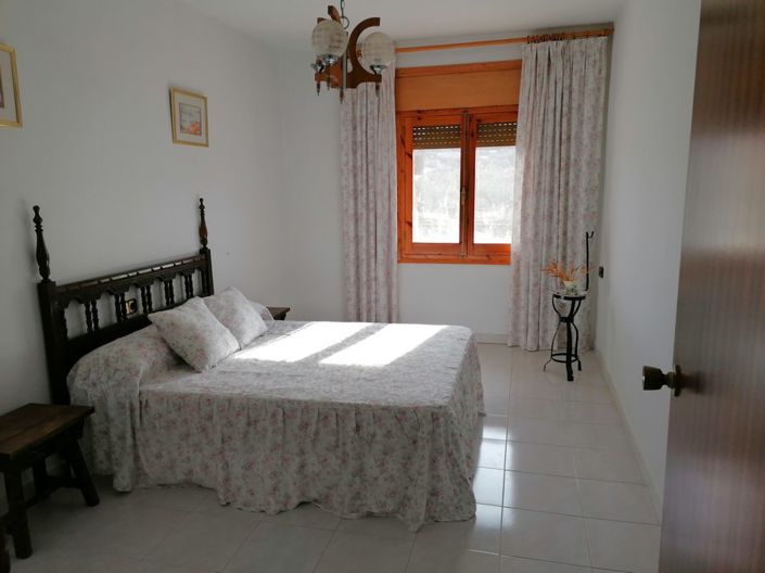 Image No.22-8 Bed Property for sale