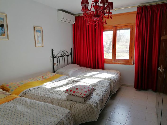Image No.25-8 Bed Property for sale