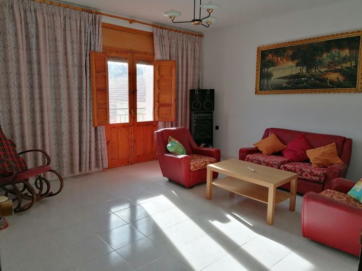 Image No.10-8 Bed Property for sale