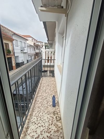 Image No.13-3 Bed Property for sale