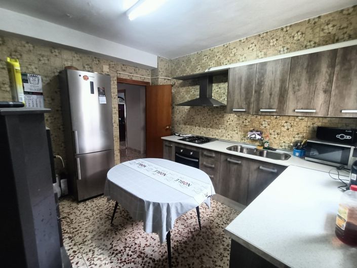 Image No.6-3 Bed Property for sale