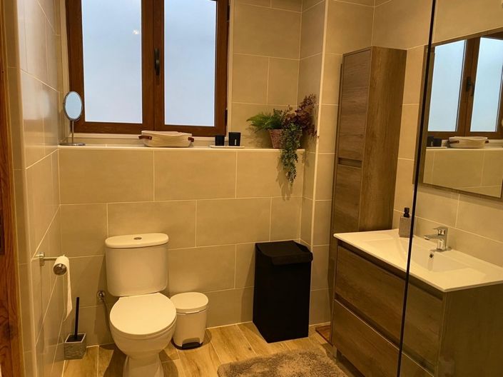 Image No.15-7 Bed Property for sale