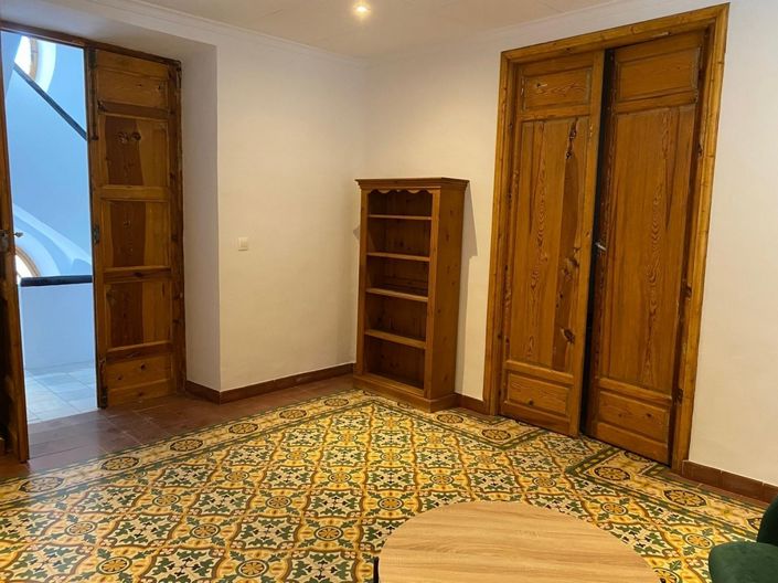 Image No.20-7 Bed Property for sale