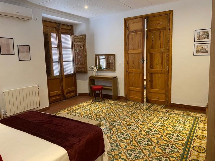 Image No.21-7 Bed Property for sale