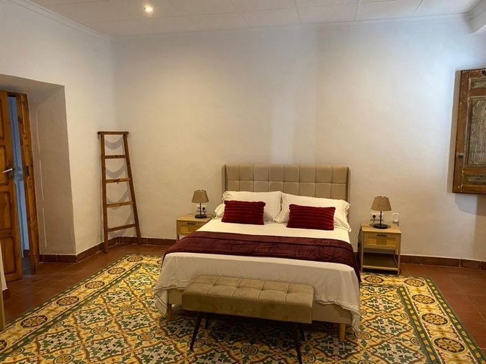 Image No.22-7 Bed Property for sale